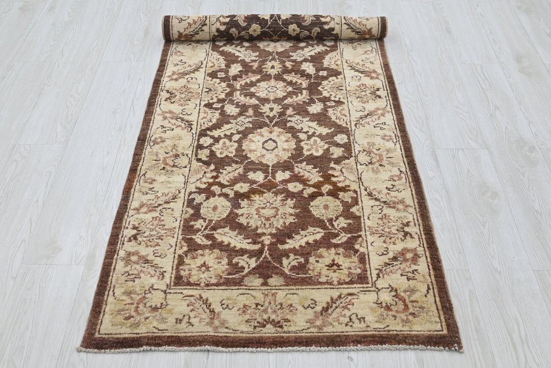 brown Medium rug 2' 7" x 6' 9"