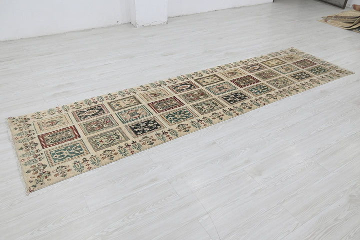 white Runner rug 2' 7" x 10' 3"