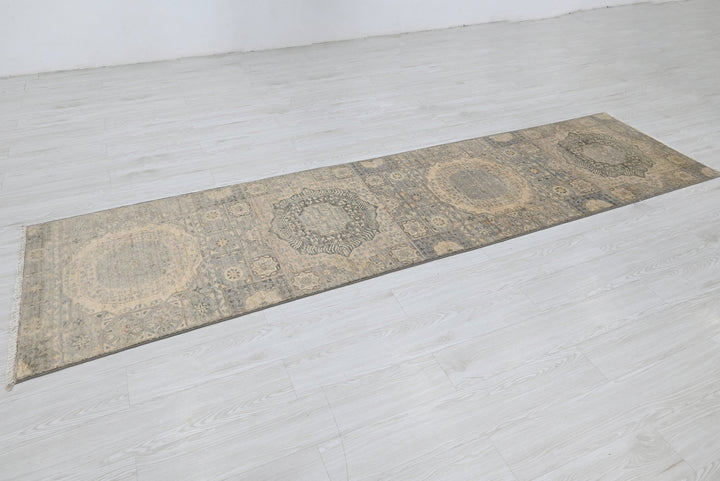 gray Runner rug 2' 7" x 10' 5"