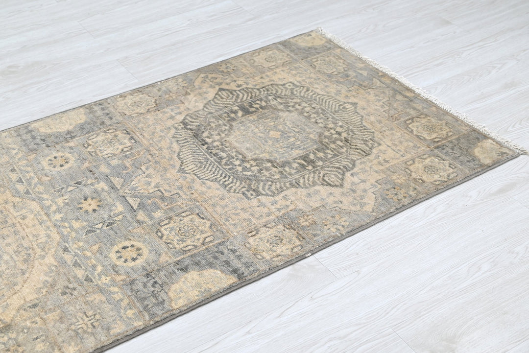 gray Runner rug 2' 7" x 10' 5"