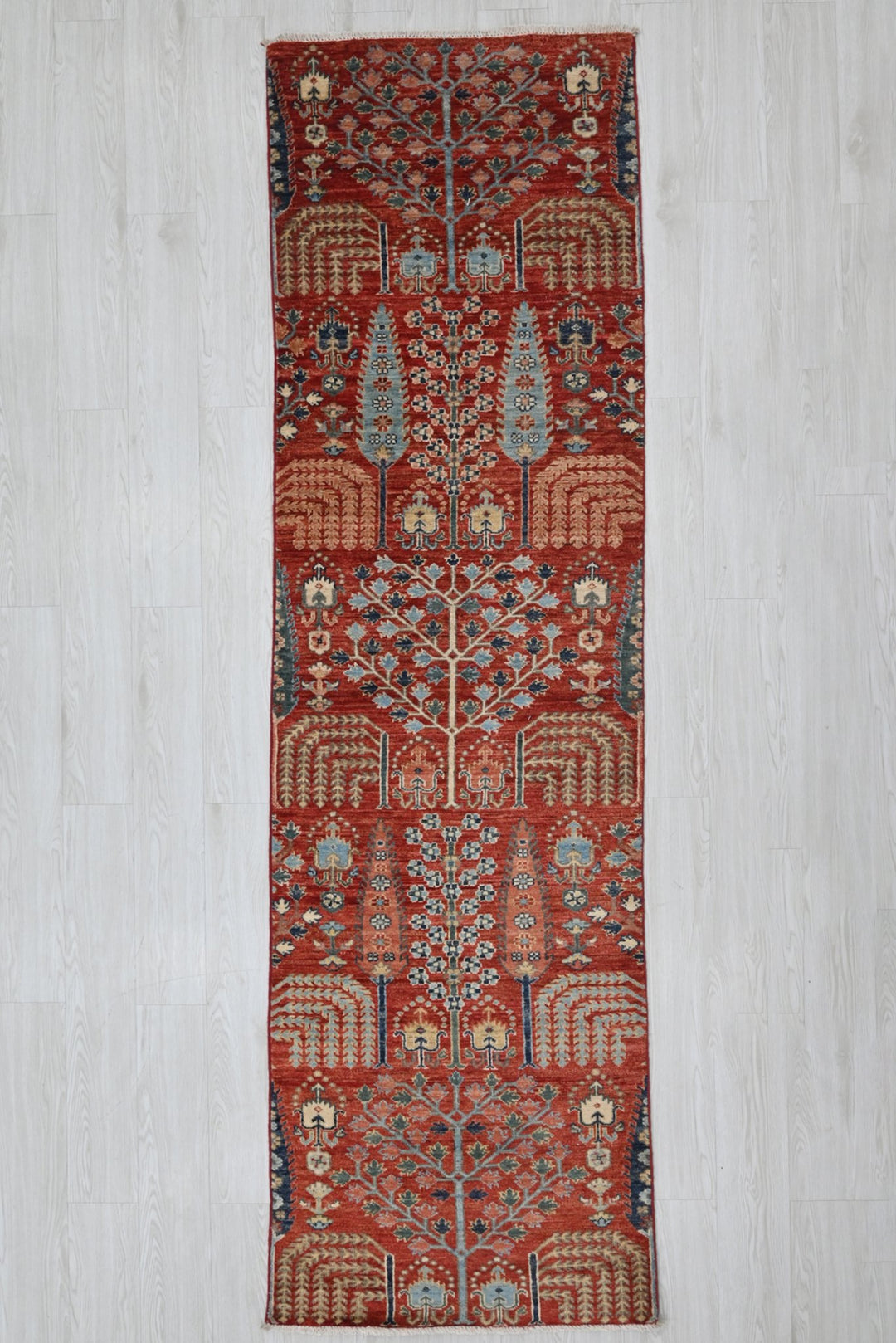 red Runner rug 2' 7" x 9' 8"