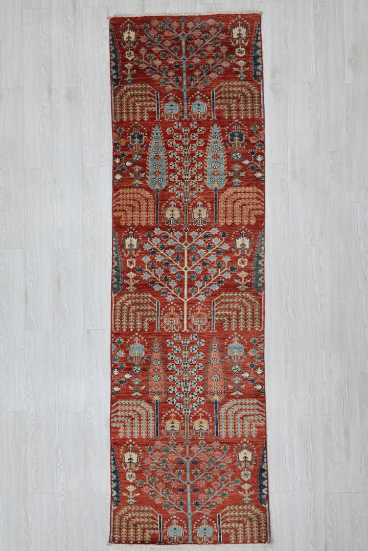 red Runner rug 2' 7" x 9' 8"