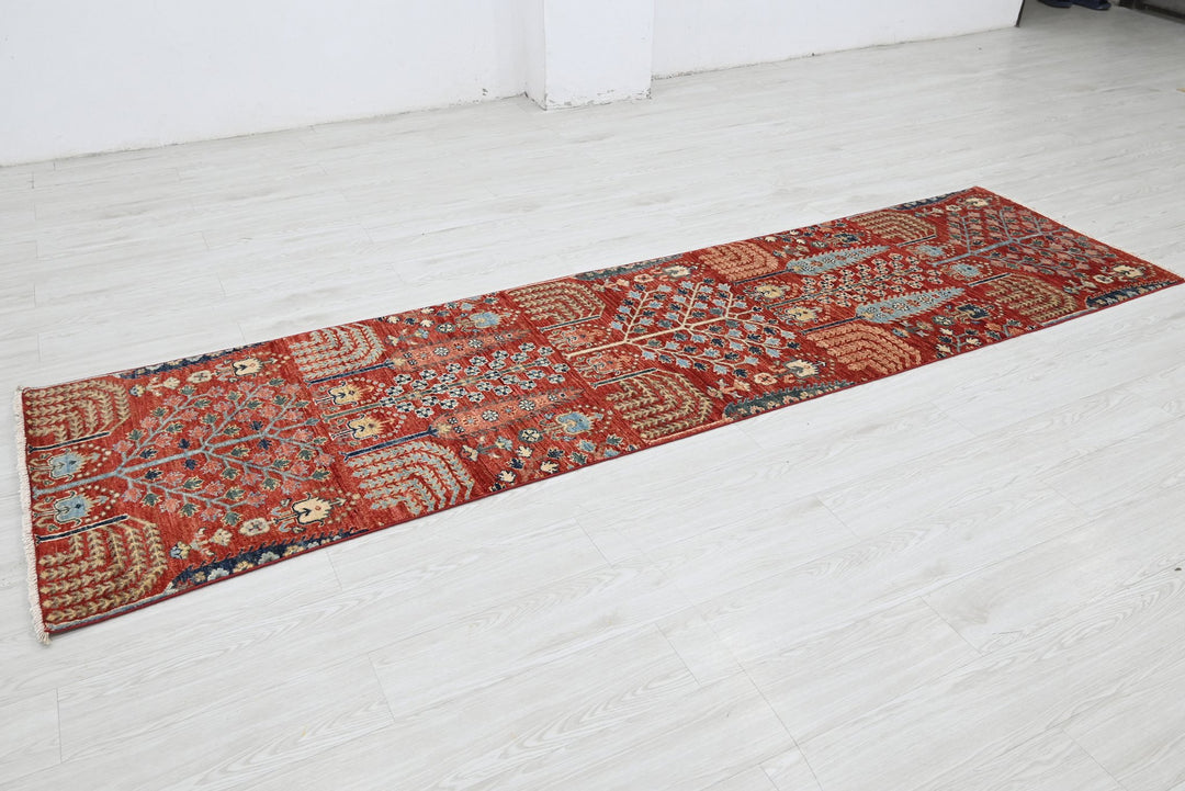 red Runner rug 2' 7" x 9' 8"