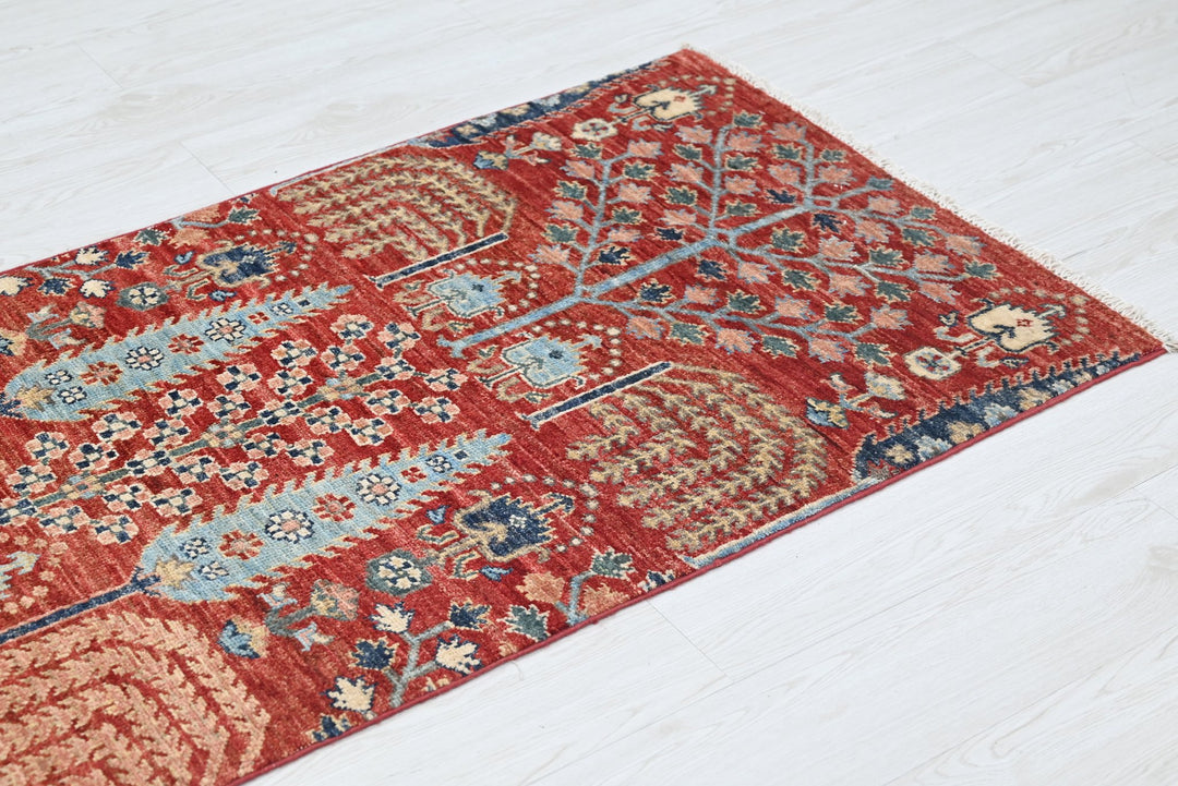 red Runner rug 2' 7" x 9' 8"
