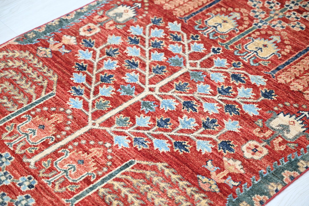 red Runner rug 2' 7" x 9' 8"