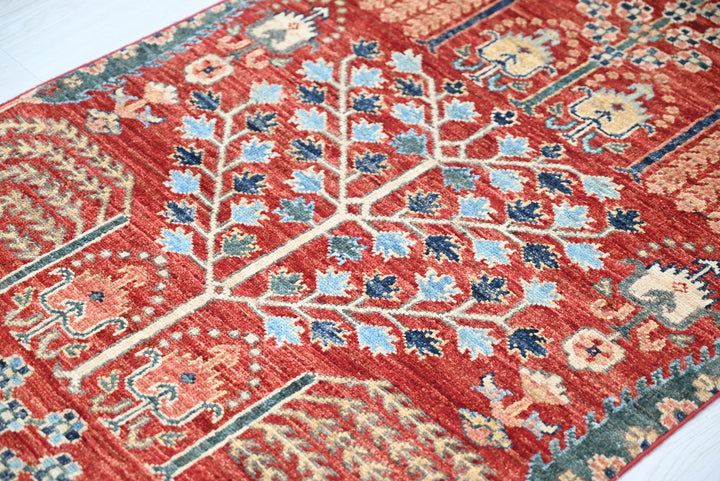 red Runner rug 2' 7" x 9' 8"