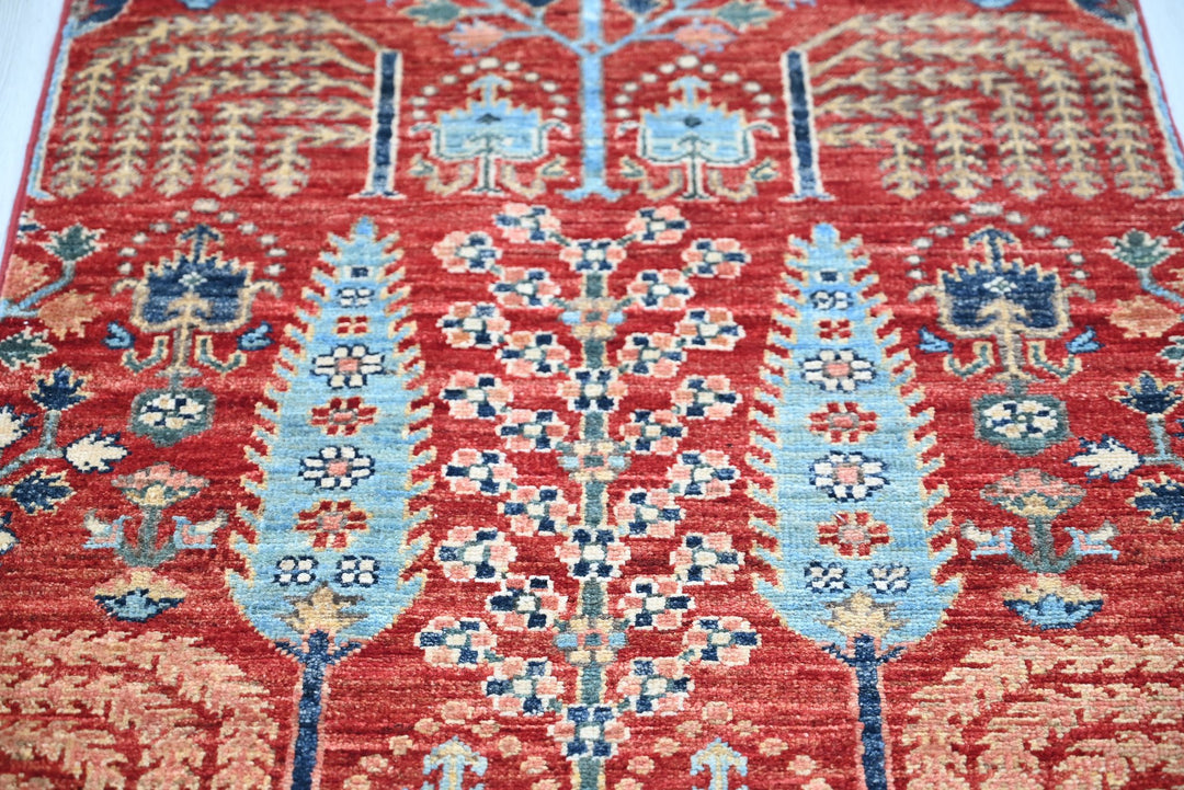 red Runner rug 2' 7" x 9' 8"