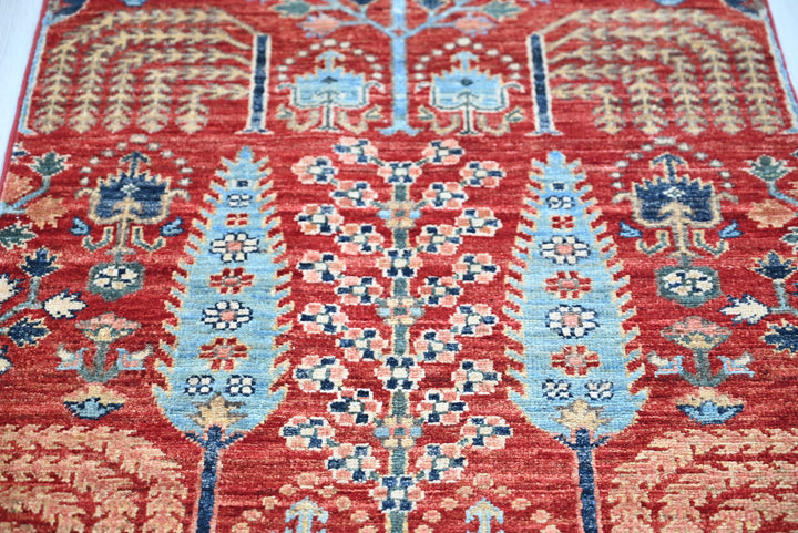 red Runner rug 2' 7" x 9' 8"