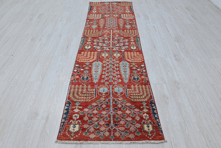 red Runner rug 2' 7" x 9' 8"