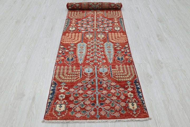 red Runner rug 2' 7" x 9' 8"