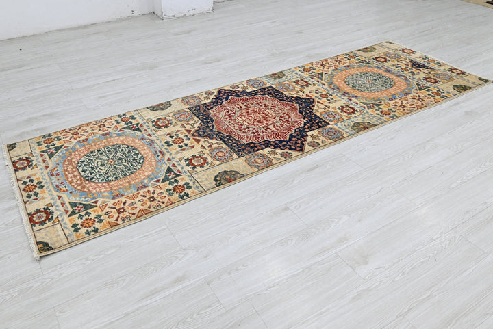 white Runner rug 2' 9" x 8' 10"