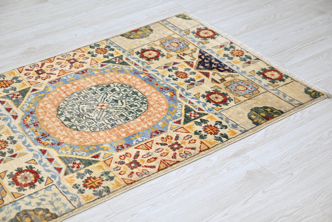 white Runner rug 2' 9" x 8' 10"