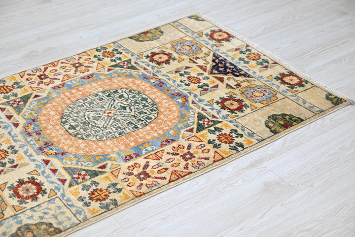 white Runner rug 2' 9" x 8' 10"