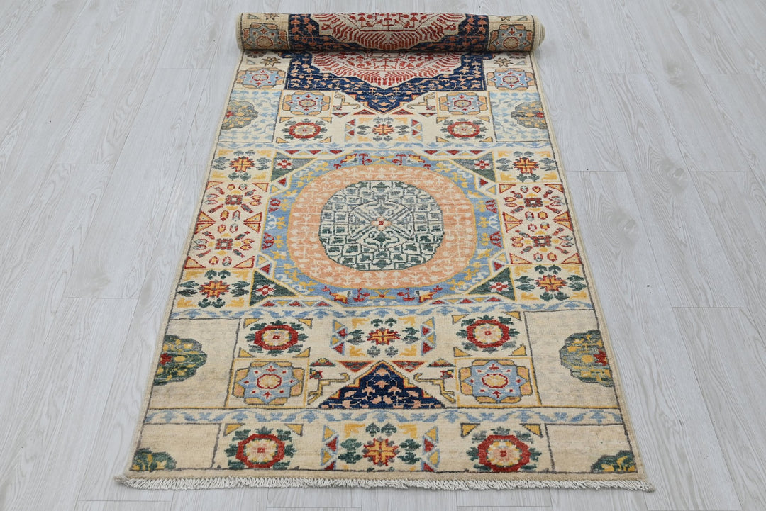 white Runner rug 2' 9" x 8' 10"