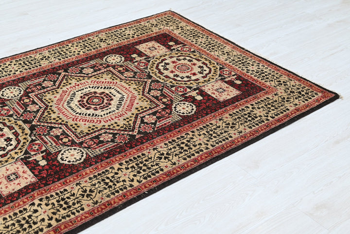 black Medium rug 4' 1" x 9' 1"
