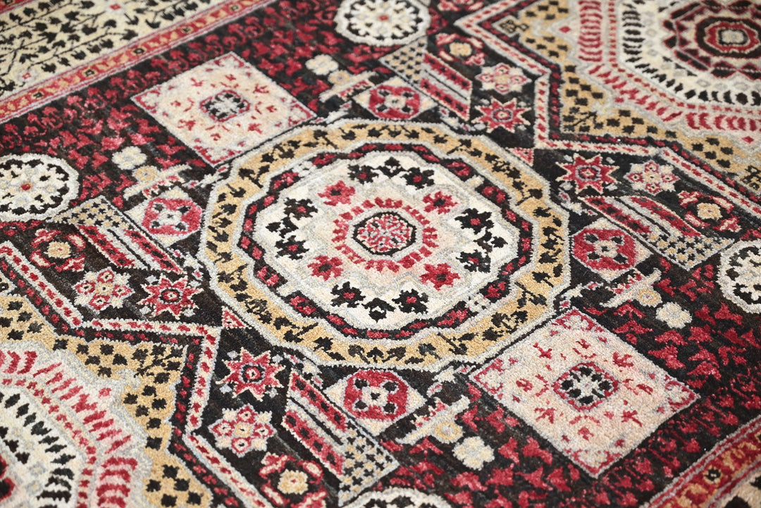 black Medium rug 4' 1" x 9' 1"