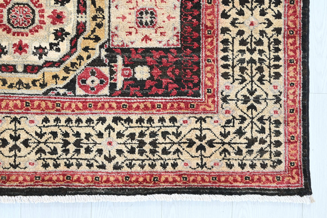 black Medium rug 4' 1" x 9' 1"