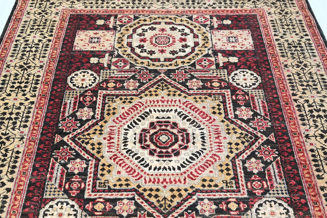 black Medium rug 4' 1" x 9' 1"