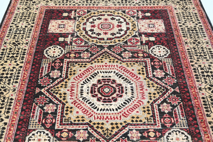 black Medium rug 4' 1" x 9' 1"