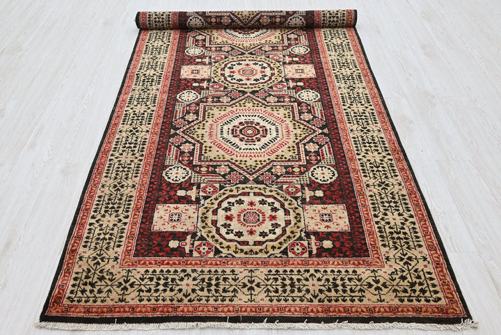 black Medium rug 4' 1" x 9' 1"