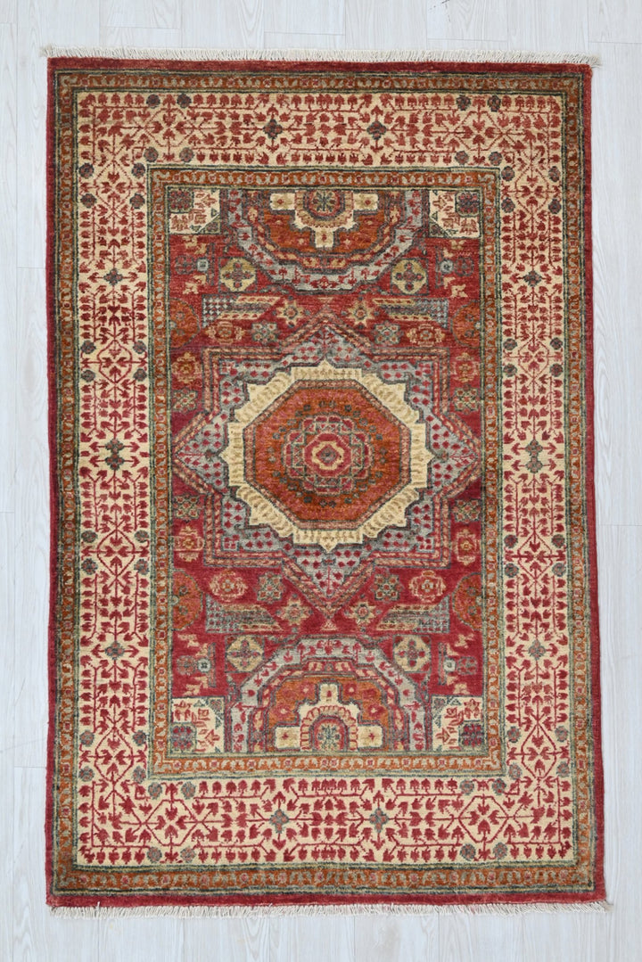 red Accent rug 3' 4" x 5' 2"