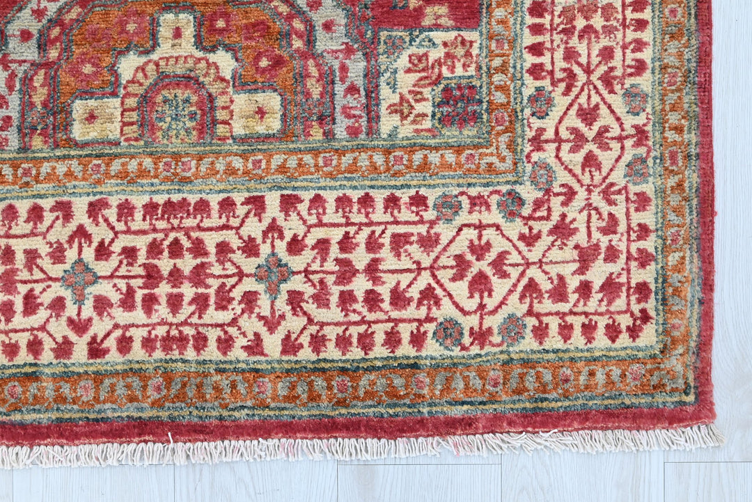red Accent rug 3' 4" x 5' 2"