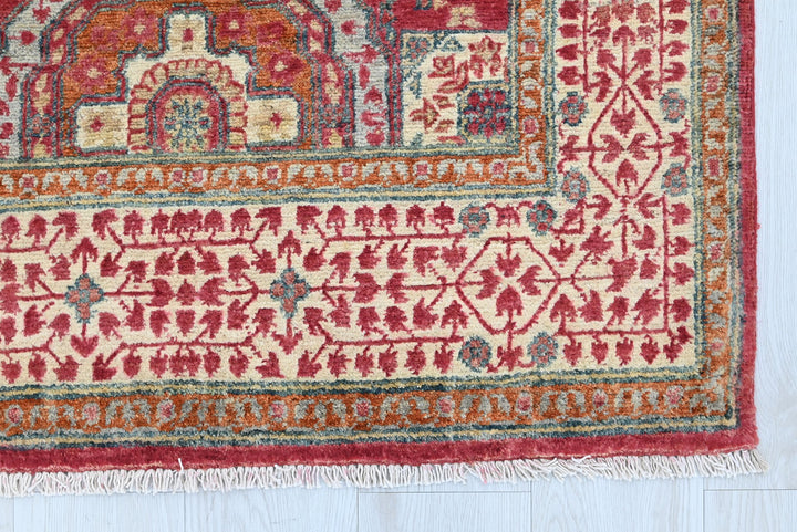 red Accent rug 3' 4" x 5' 2"