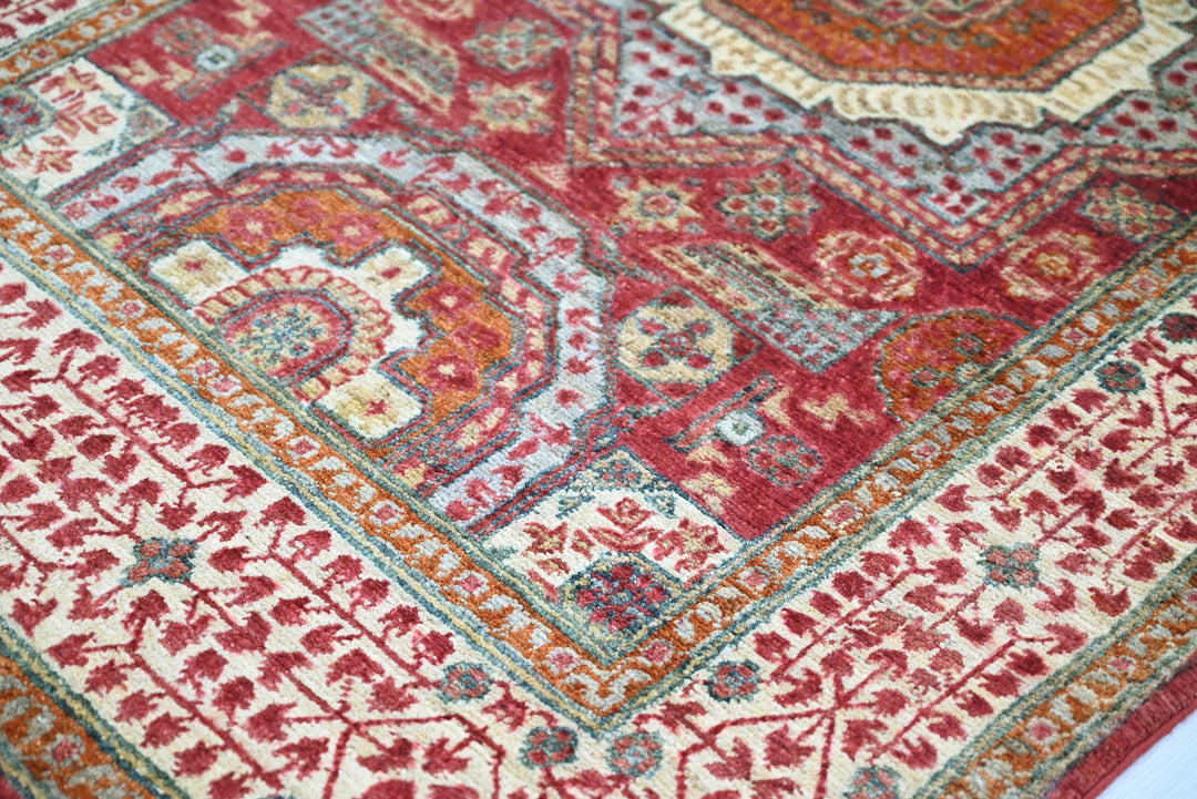 red Accent rug 3' 4" x 5' 2"