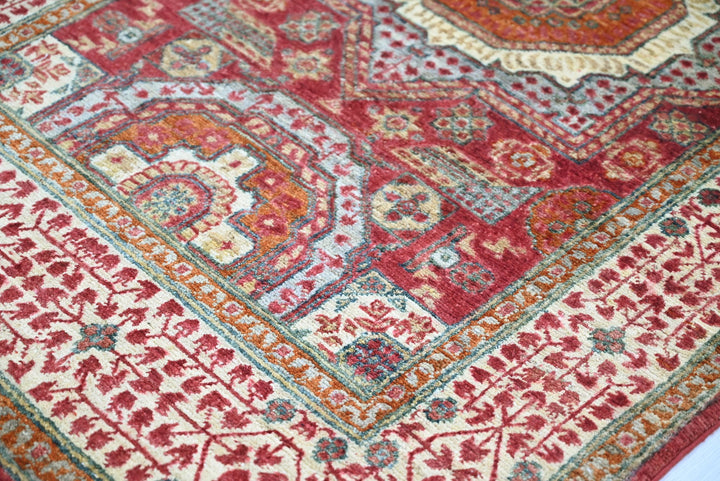 red Accent rug 3' 4" x 5' 2"