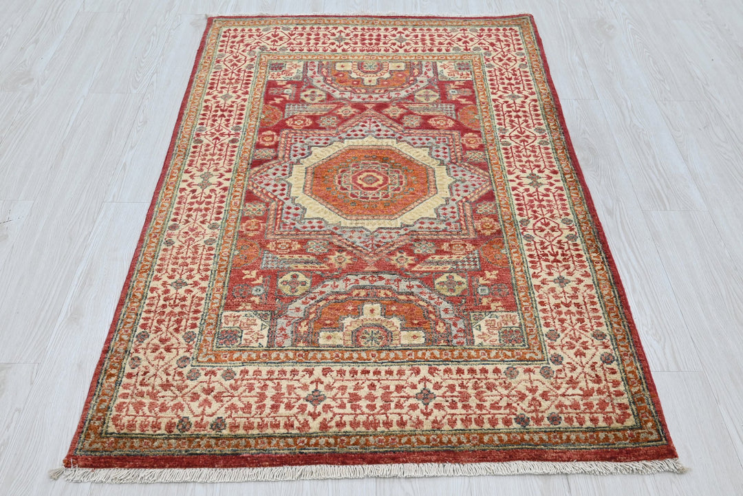 red Accent rug 3' 4" x 5' 2"