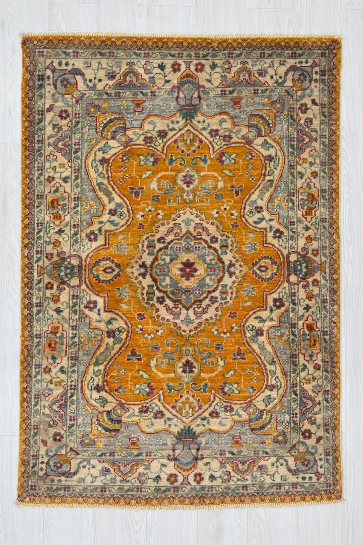 orange Accent rug 3' 3" x 4' 11"
