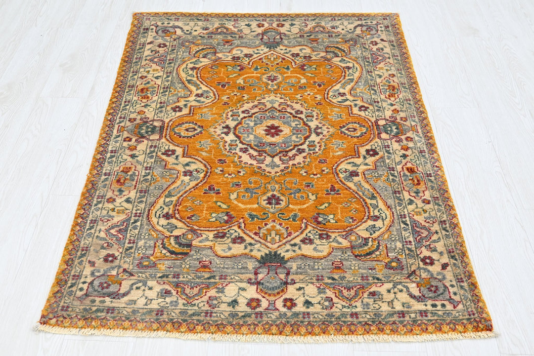 orange Accent rug 3' 3" x 4' 11"