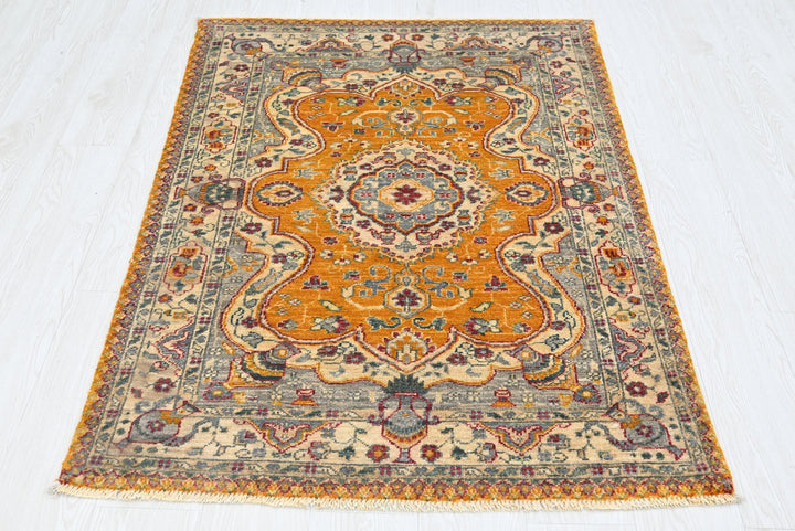 orange Accent rug 3' 3" x 4' 11"