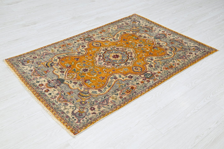 orange Accent rug 3' 3" x 4' 11"