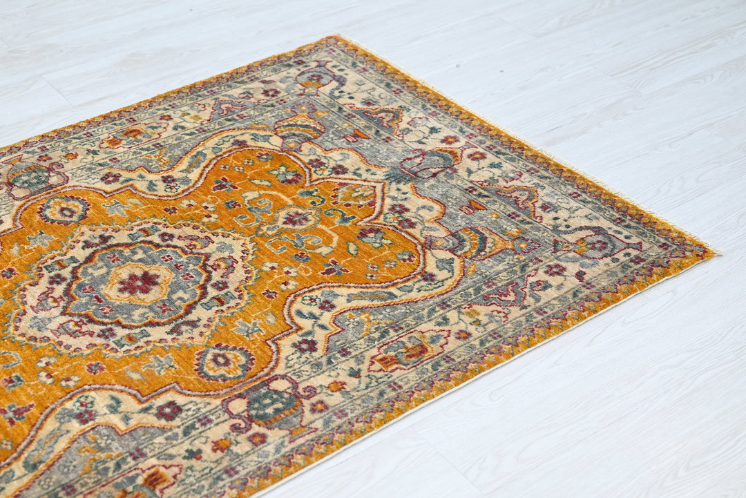 orange Accent rug 3' 3" x 4' 11"