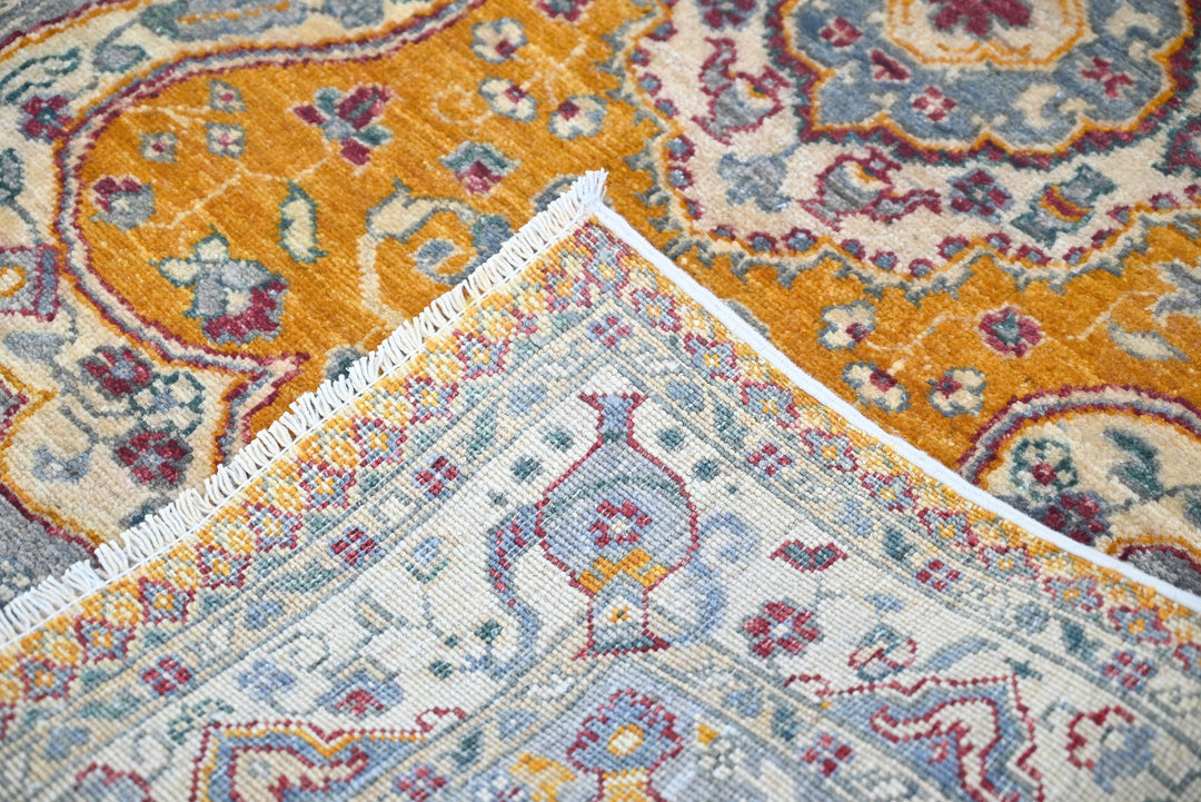 orange Accent rug 3' 3" x 4' 11"