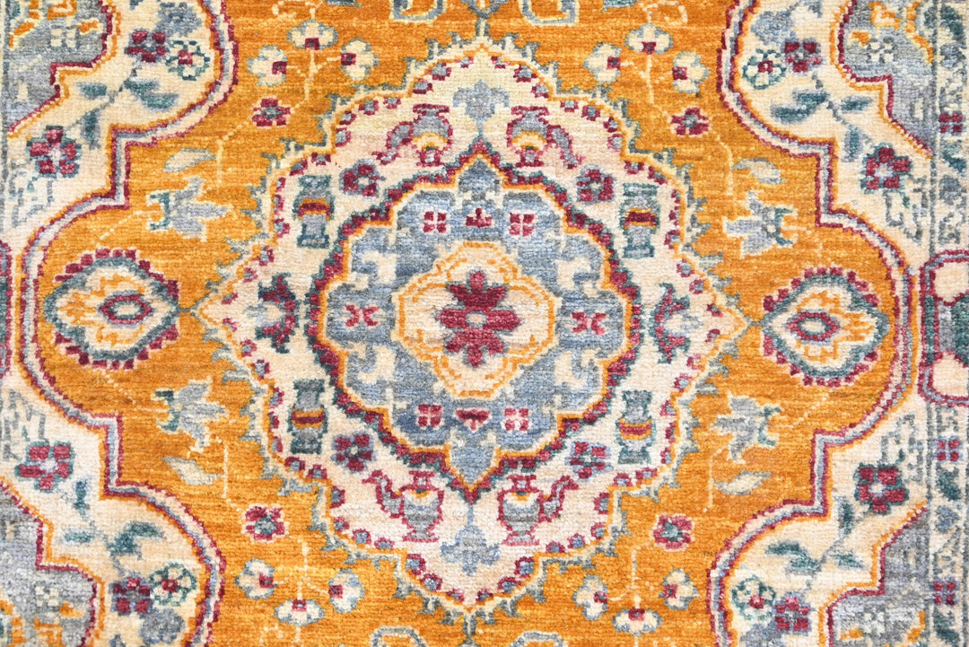 orange Accent rug 3' 3" x 4' 11"