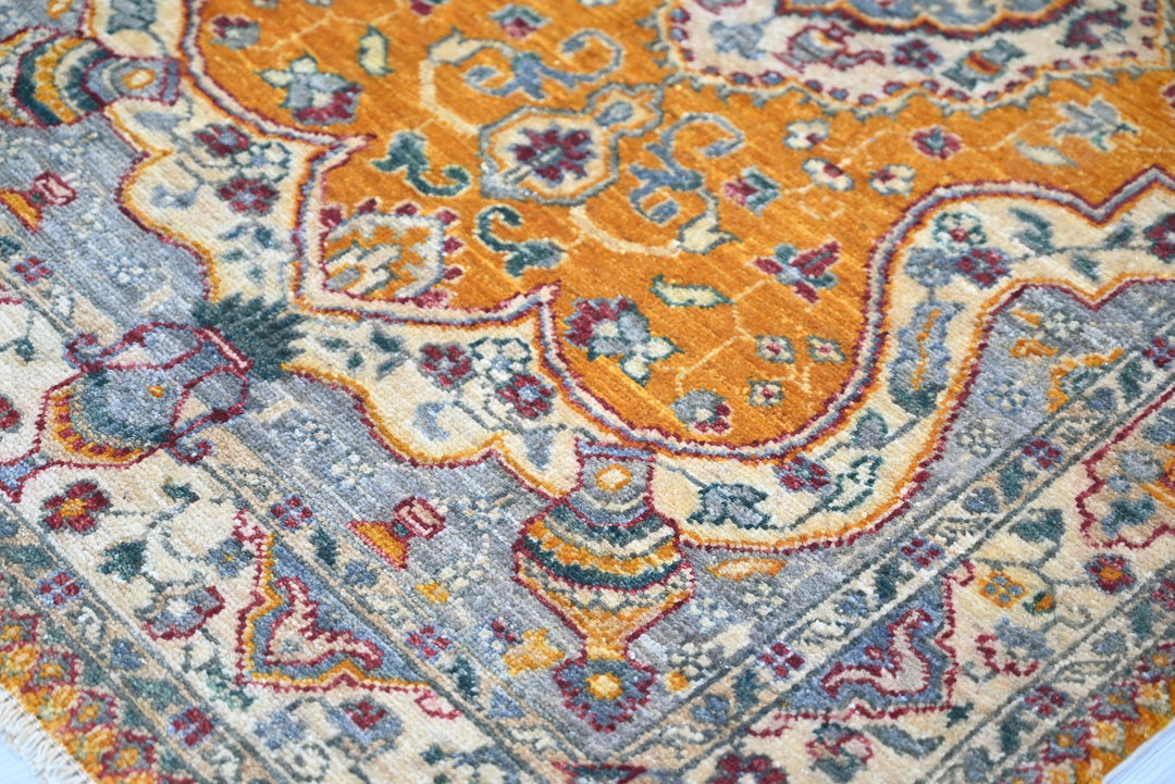 orange Accent rug 3' 3" x 4' 11"