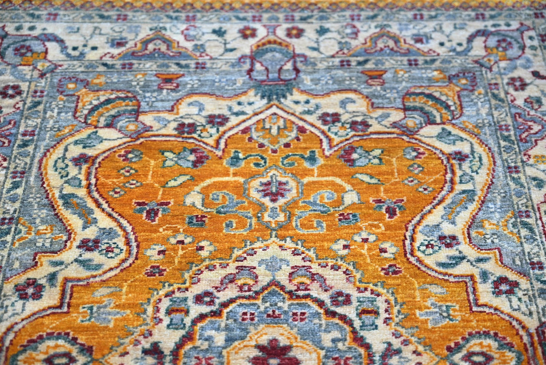orange Accent rug 3' 3" x 4' 11"