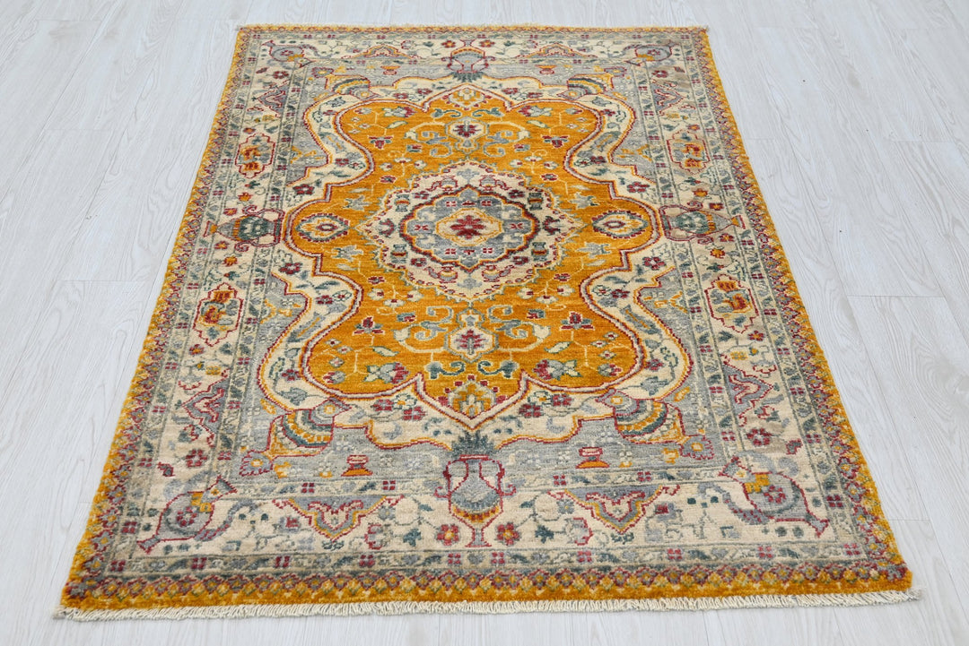 orange Accent rug 3' 3" x 4' 11"