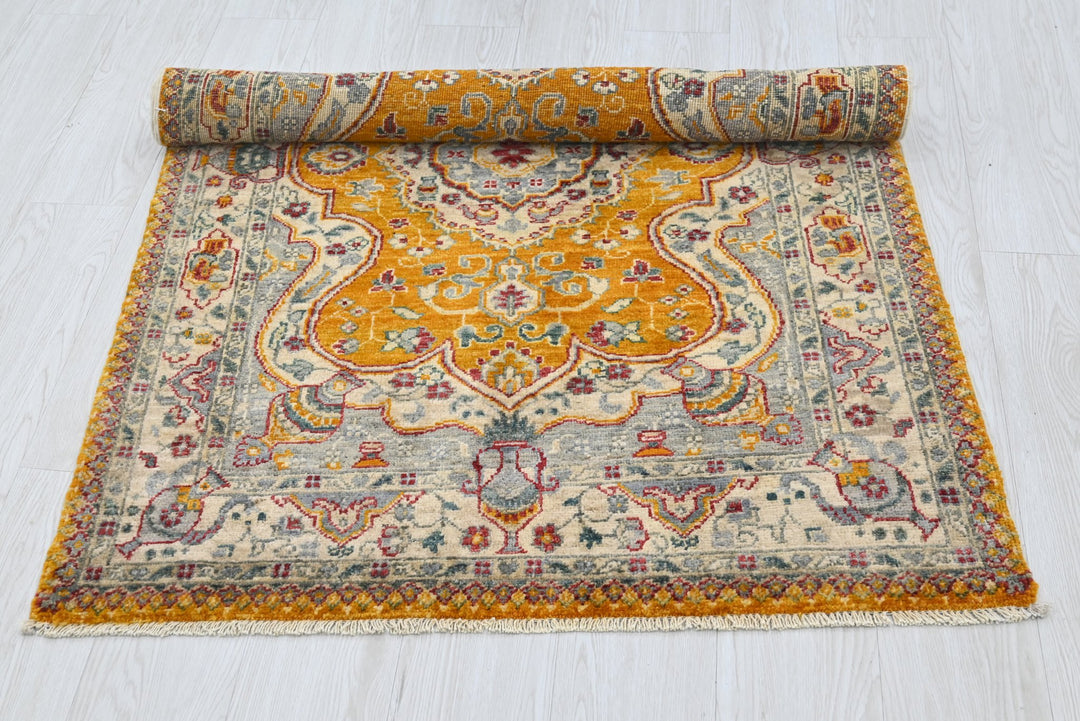 orange Accent rug 3' 3" x 4' 11"