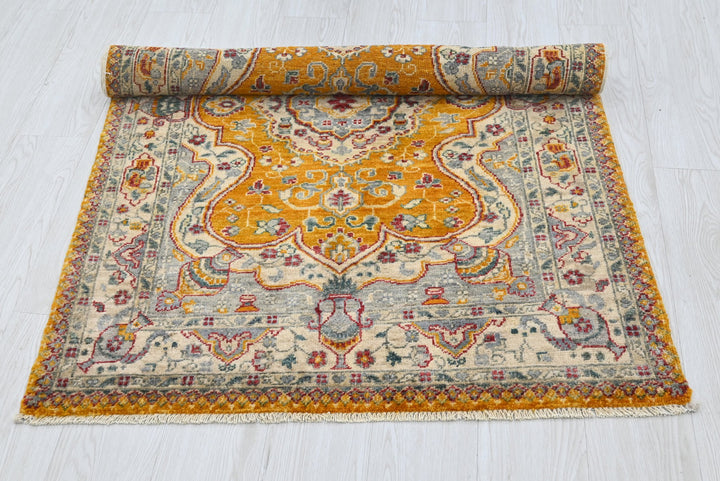 orange Accent rug 3' 3" x 4' 11"