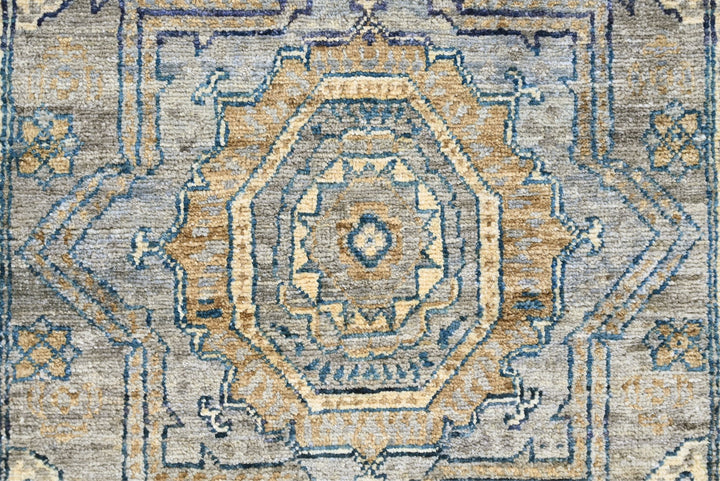 gray Accent rug 3' 3" x 4' 10"