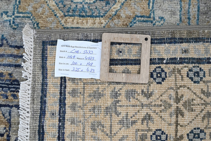 gray Accent rug 3' 3" x 4' 10"