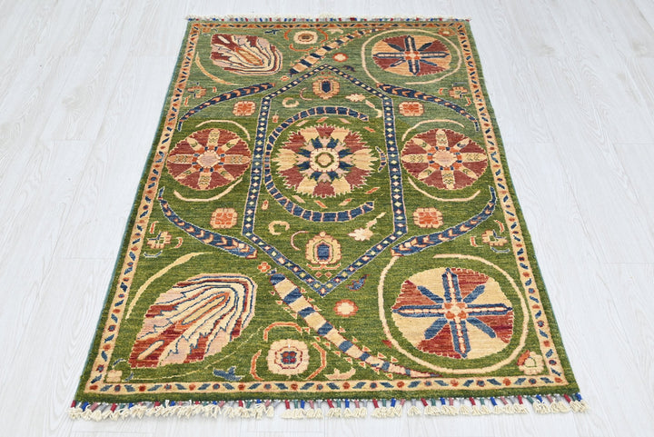 green Accent rug 3' 0" x 5' 0"