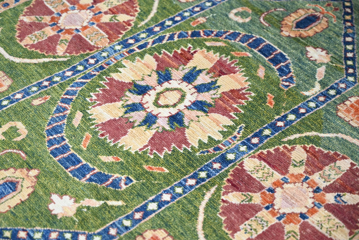 green Accent rug 3' 0" x 5' 0"