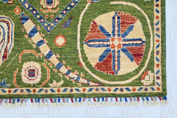 green Accent rug 3' 0" x 5' 0"