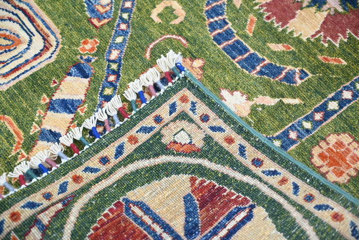 green Accent rug 3' 0" x 5' 0"