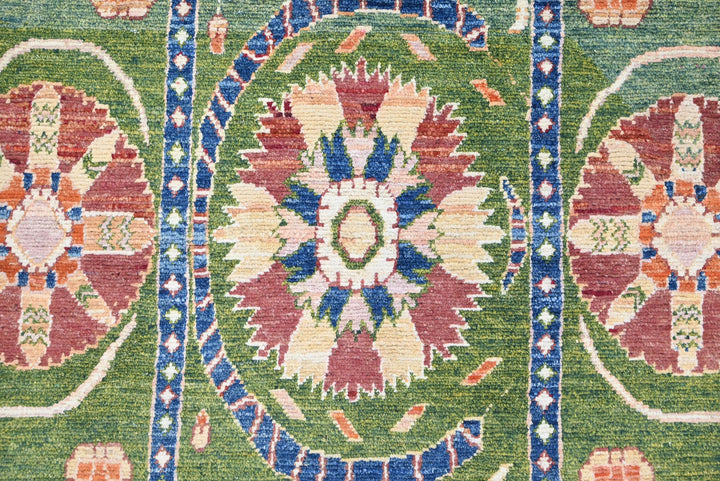 green Accent rug 3' 0" x 5' 0"
