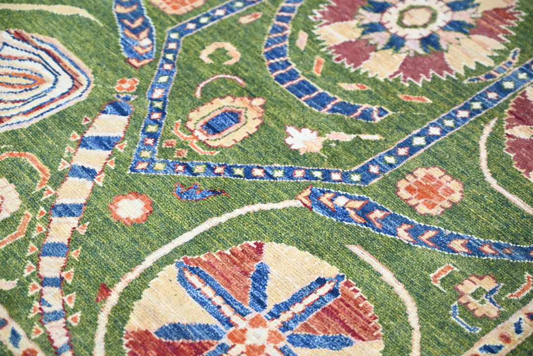 green Accent rug 3' 0" x 5' 0"